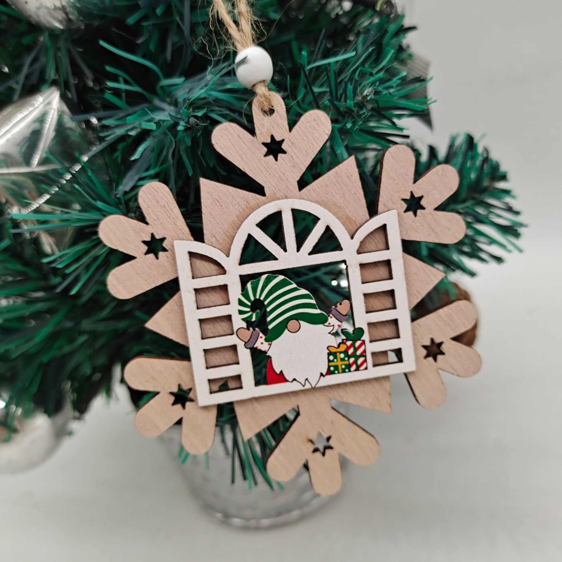 4pcs Christmas Tree Wooden Crafts Decoration Window Opening Elderly Pendant Creative Christmas Accessories — image 4