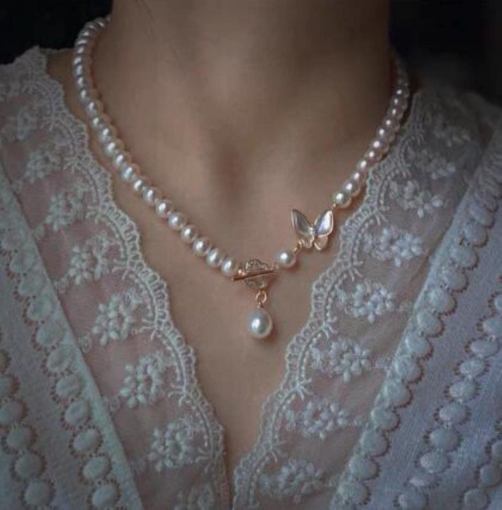 Natural pearl necklace, niche high-end butterfly collarbone chain, retro small fragrance pendant, accessory jewelry — image 4