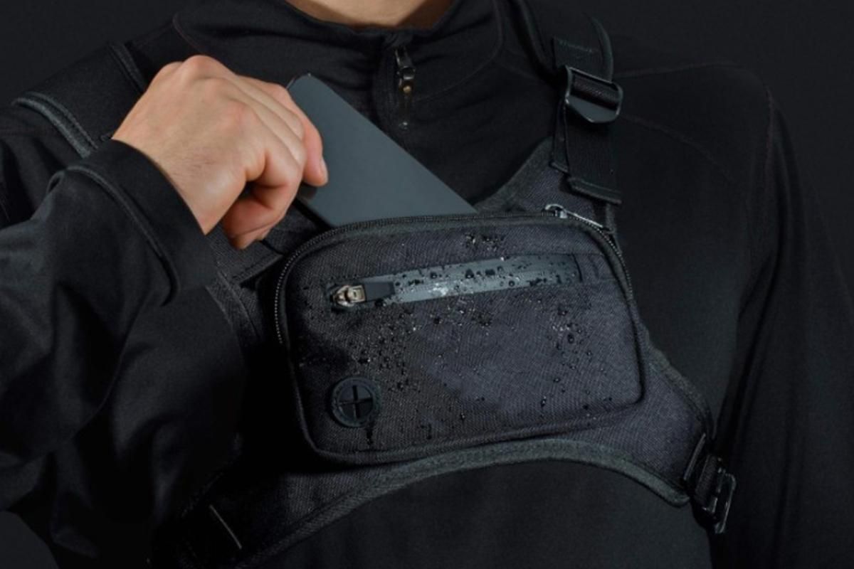 Water Resistant Running Vest Chest Pack Phone Holder for Running Lightweight Training Pack with Reflective Detail - Black โ image 2