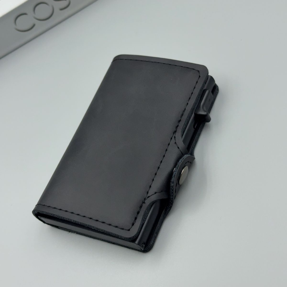 men's accessories, RFID-blocking card holder, aluminum card holder, carbon fiber pattern, security card holder, minimalist wallet alternative, Australian men