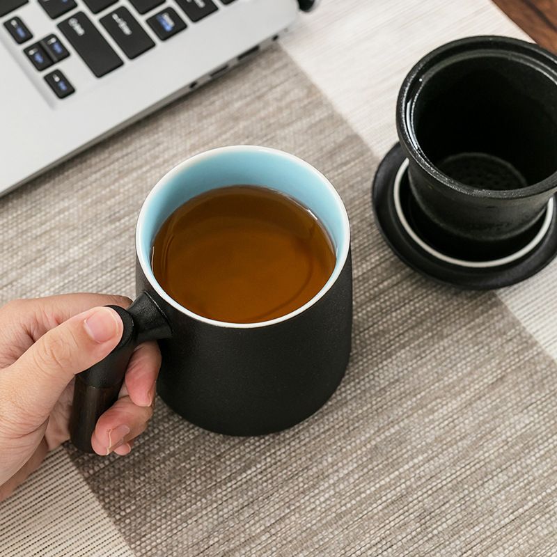 Sandalwood handle Tea Mug, Chinese Ceramic Tea Cup, with Infuser and Lid, 13 oz, Matte black-Ceramic Stainer Mug for Tea Gift — image 4