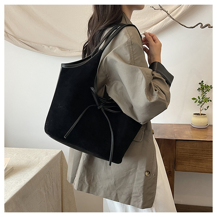 Black Chic Retro Suede-Finish PU Leather Tote Bag - Large Capacity Shoulder Bag with Tie Accent — image 5