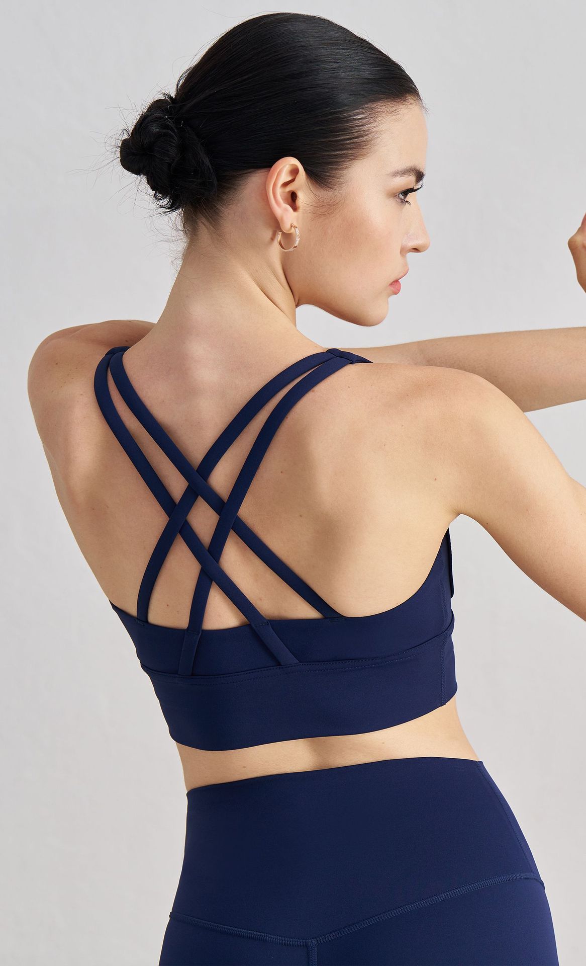 Size XL White Cross-Back Yoga Sports Bra for Women - High Support & Shockproof Fitness Bra — image 3