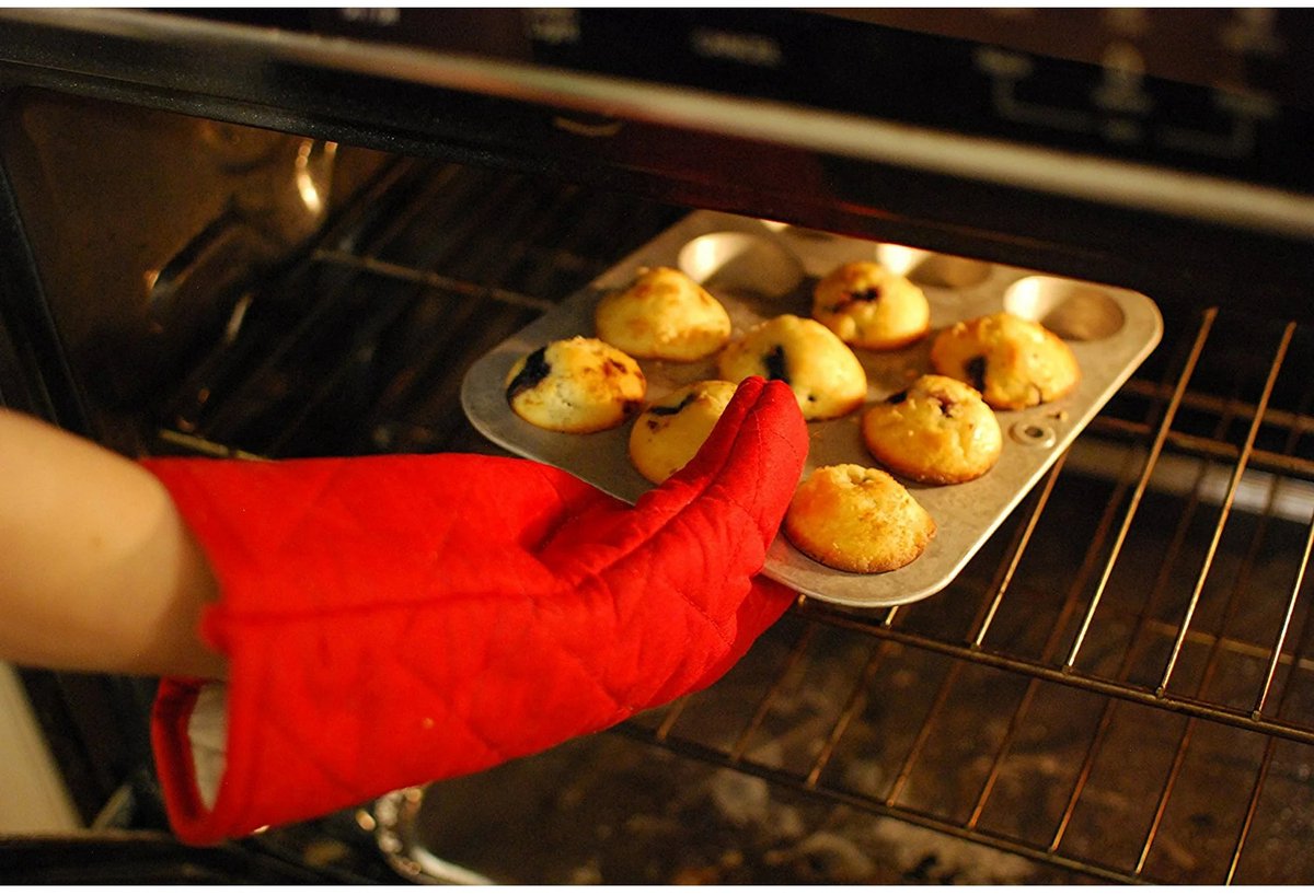 Oven Mitt Set – 1 glove + 1 potholder, red — image 3