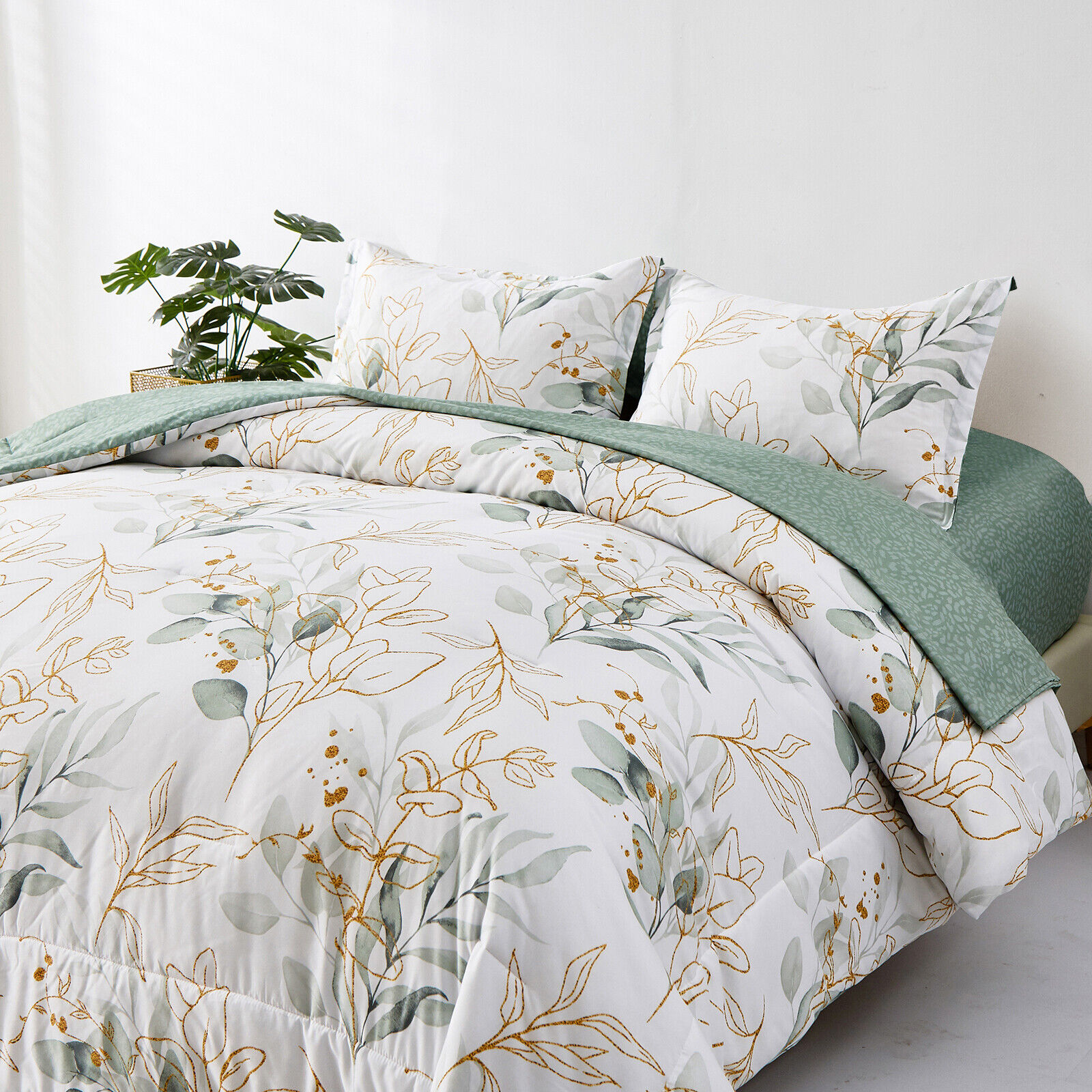 Soft Leaves Comforter Set, King Size, Plush Quilted Bedding with Pillowcases — image 2