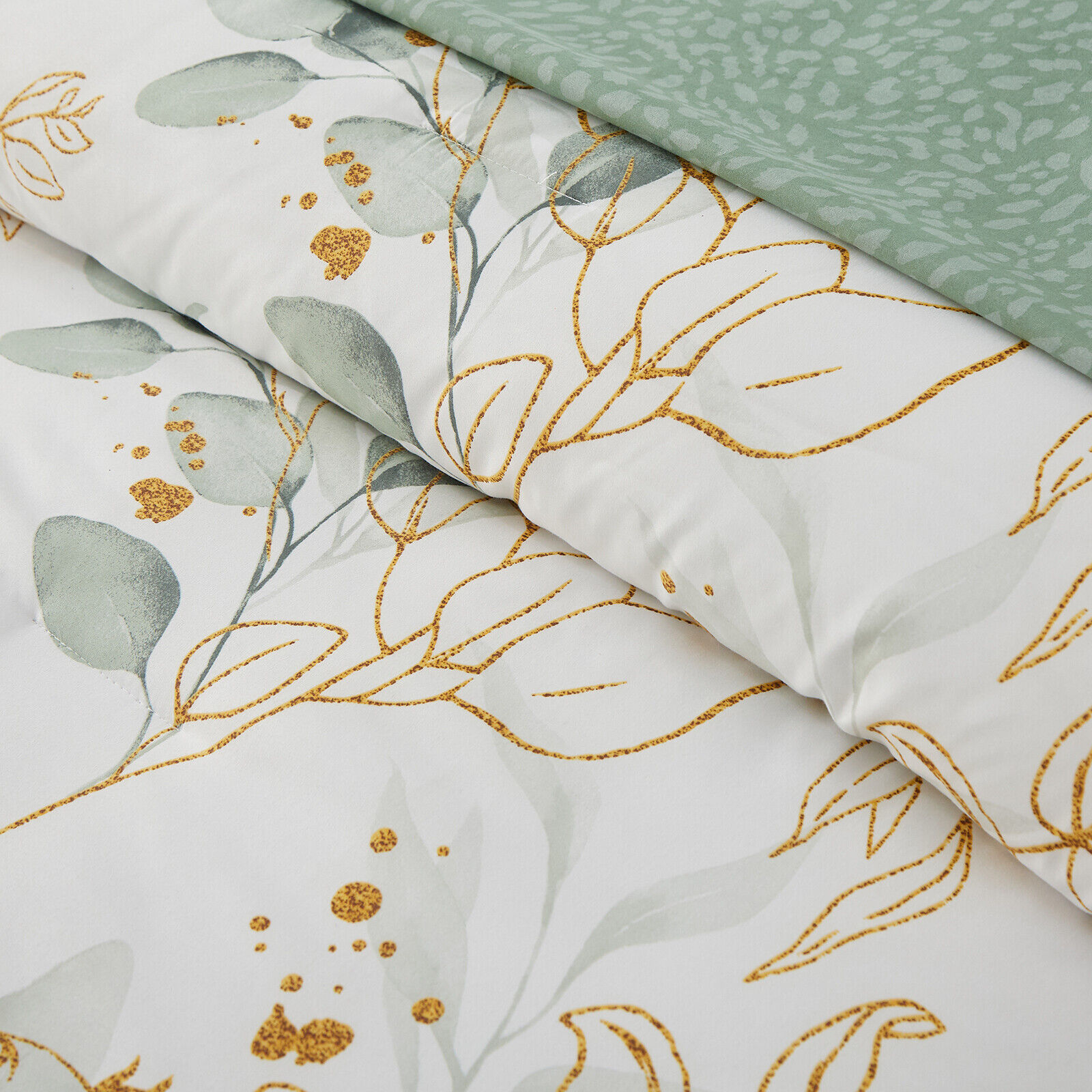 Soft Leaves Comforter Set, King Size, Plush Quilted Bedding with Pillowcases — image 4
