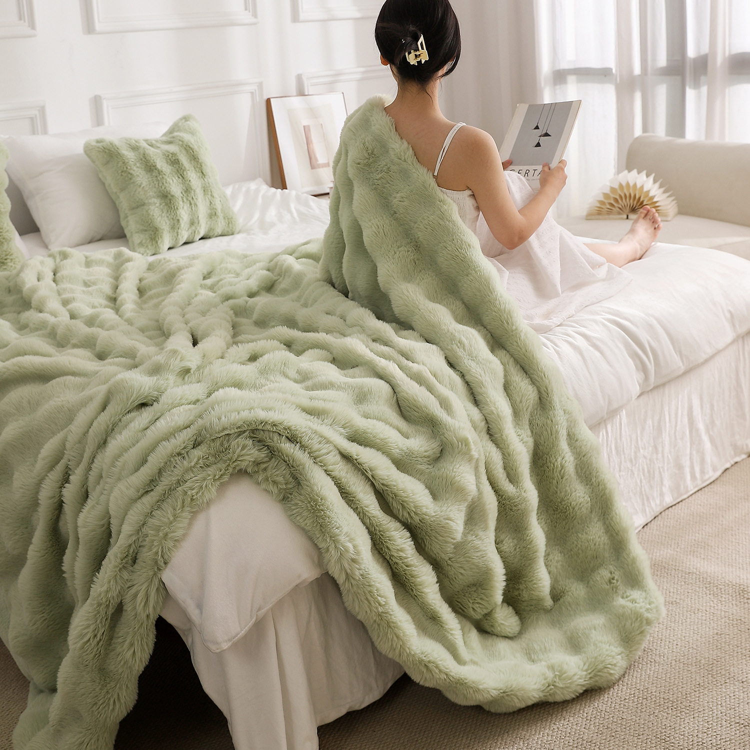 Green Luxury Tuscany Fleece Rabbit Fur Bubble Blanket (180 × 200 CM) - Double-Sided Thickened Soft Plush Bedding & Large Bed Blanket — image 2