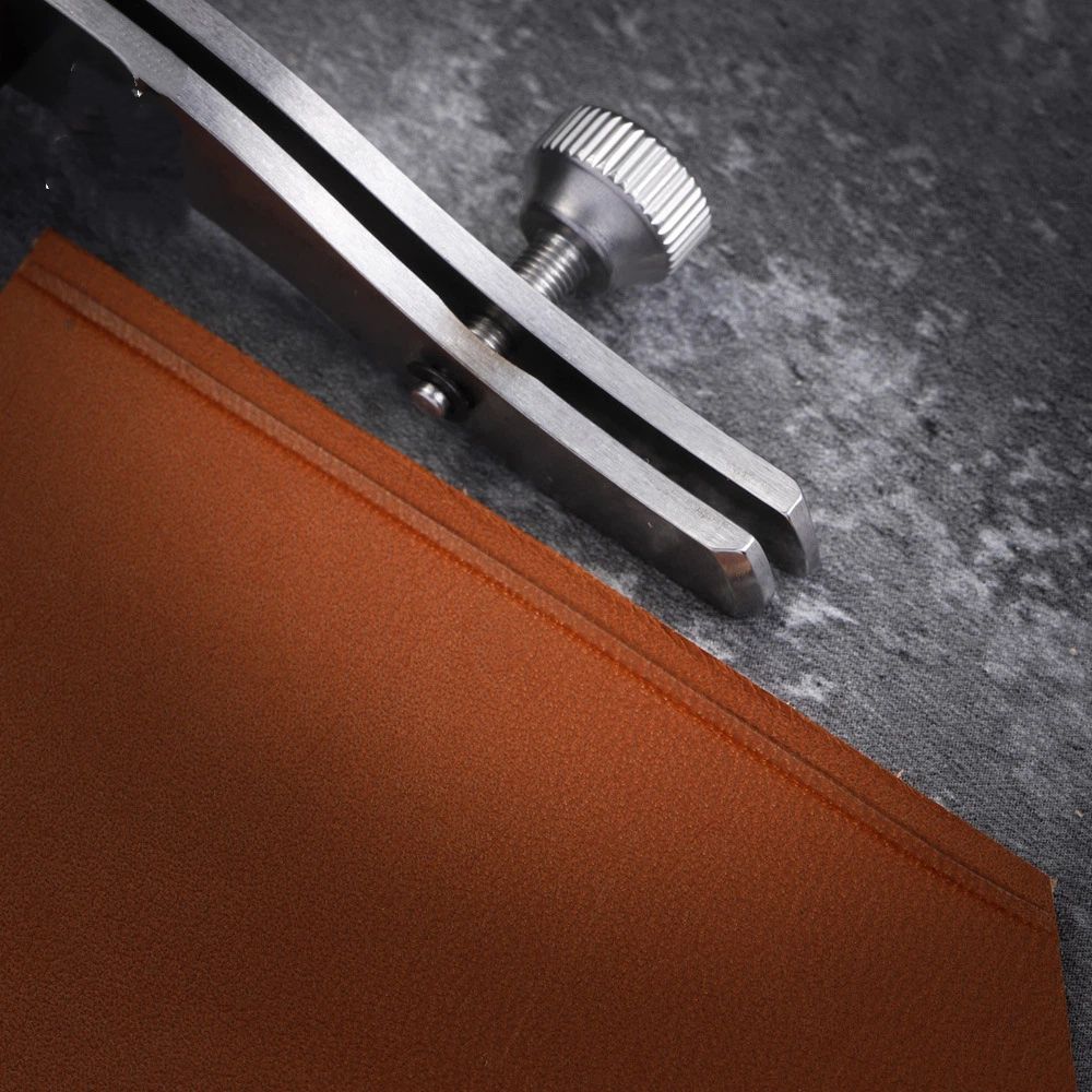 Leather Edge Creaser, Adjustable Leather Edger Creaser Wooden Handle Outside Edge Creaser Leather Craft Press Skiving Tool for Professional Leather Crafting and Working