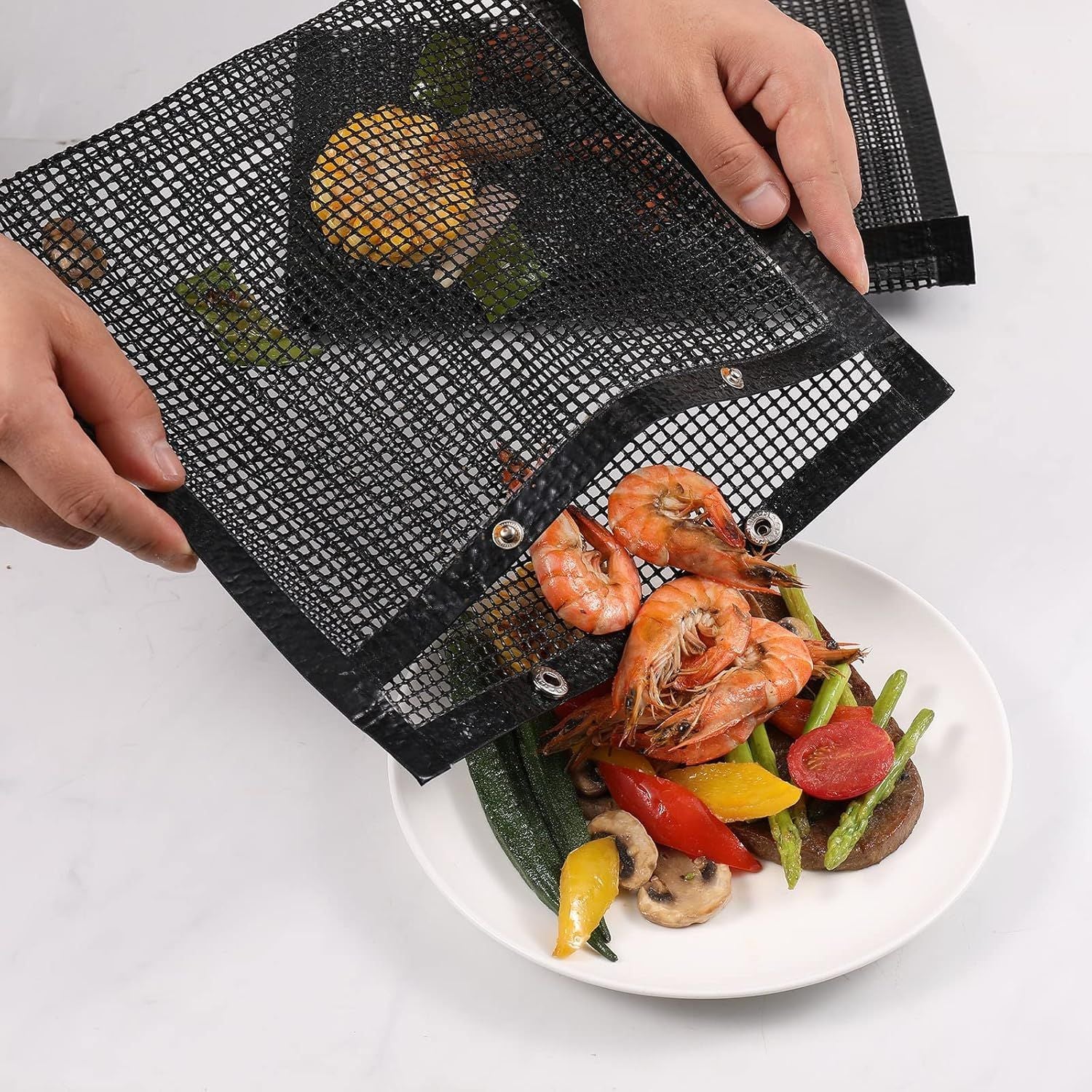 BBQ Mesh Grill Bags for Outdoor Grill Reusable, 3 PCS Non-Stick Barbecue Bags for Charcoal Gas Electric Grills Smokers BBQ Veggie Grill Bags for Cooking Vegetables Grilling Bag Pouches Heat-Resistant