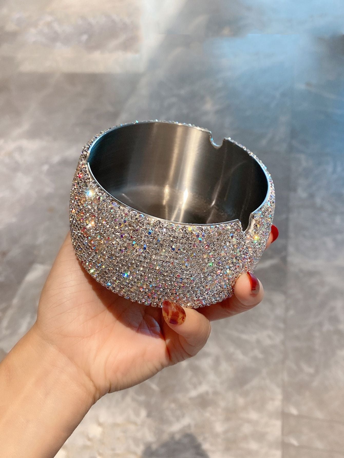 1 Piece Silver  Ashtray Round Cigarette Ash Tray Desktop Ash Holder for Indoor or Outdoor Use, Home office Tabletop Decoration