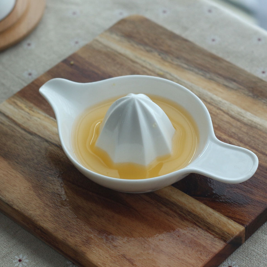 Ceramic Lemon Juicer Reamer Manual Citrus Lime Hand Squeezer Bowl with Handle and Pour Spout, Handheld, Easy to Use and Clean