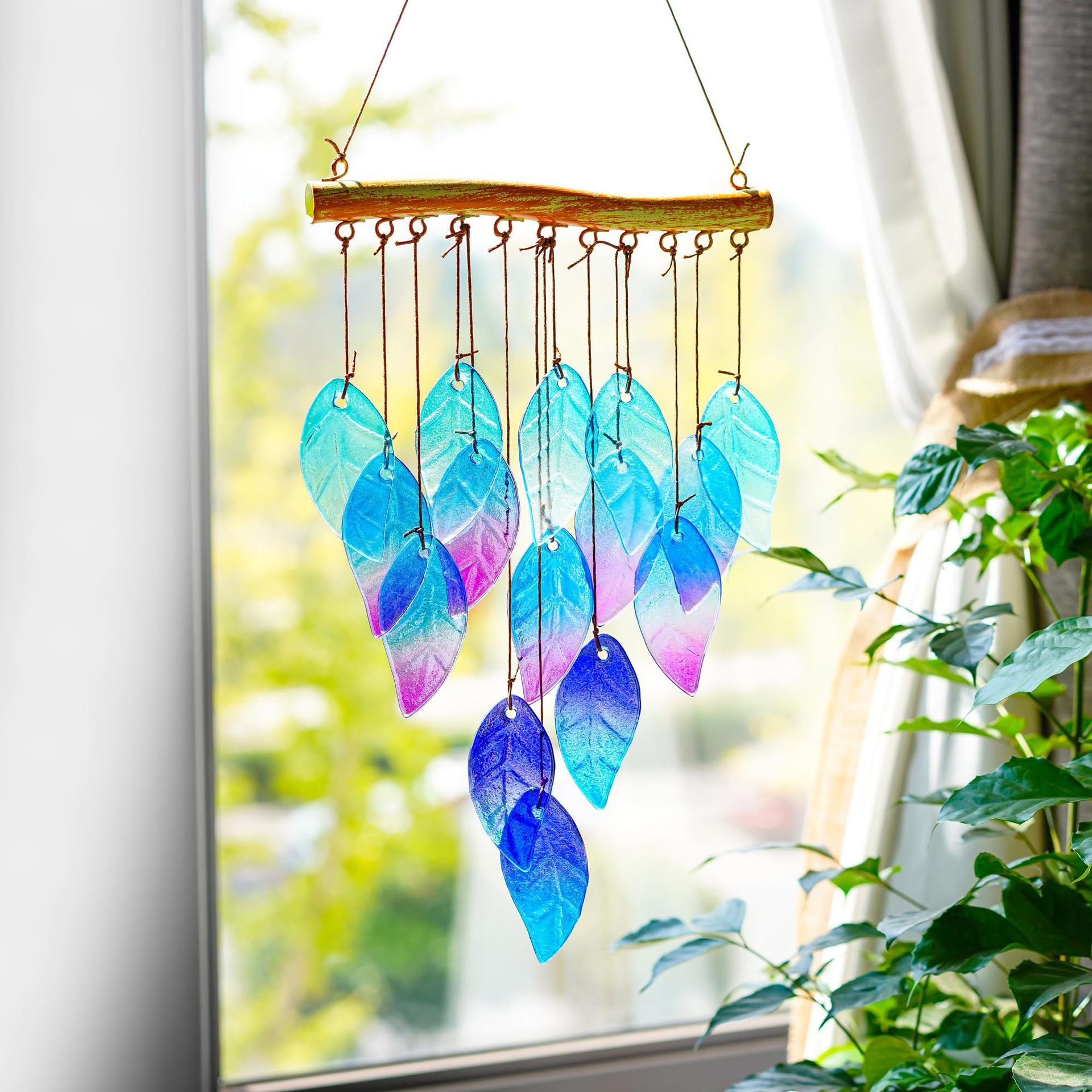 Outdoor wind chimes, colored glass leaf wind chimes, indoor and outdoor hanging decorations, garden wind chimes, windows, courtyard, backyard decorations