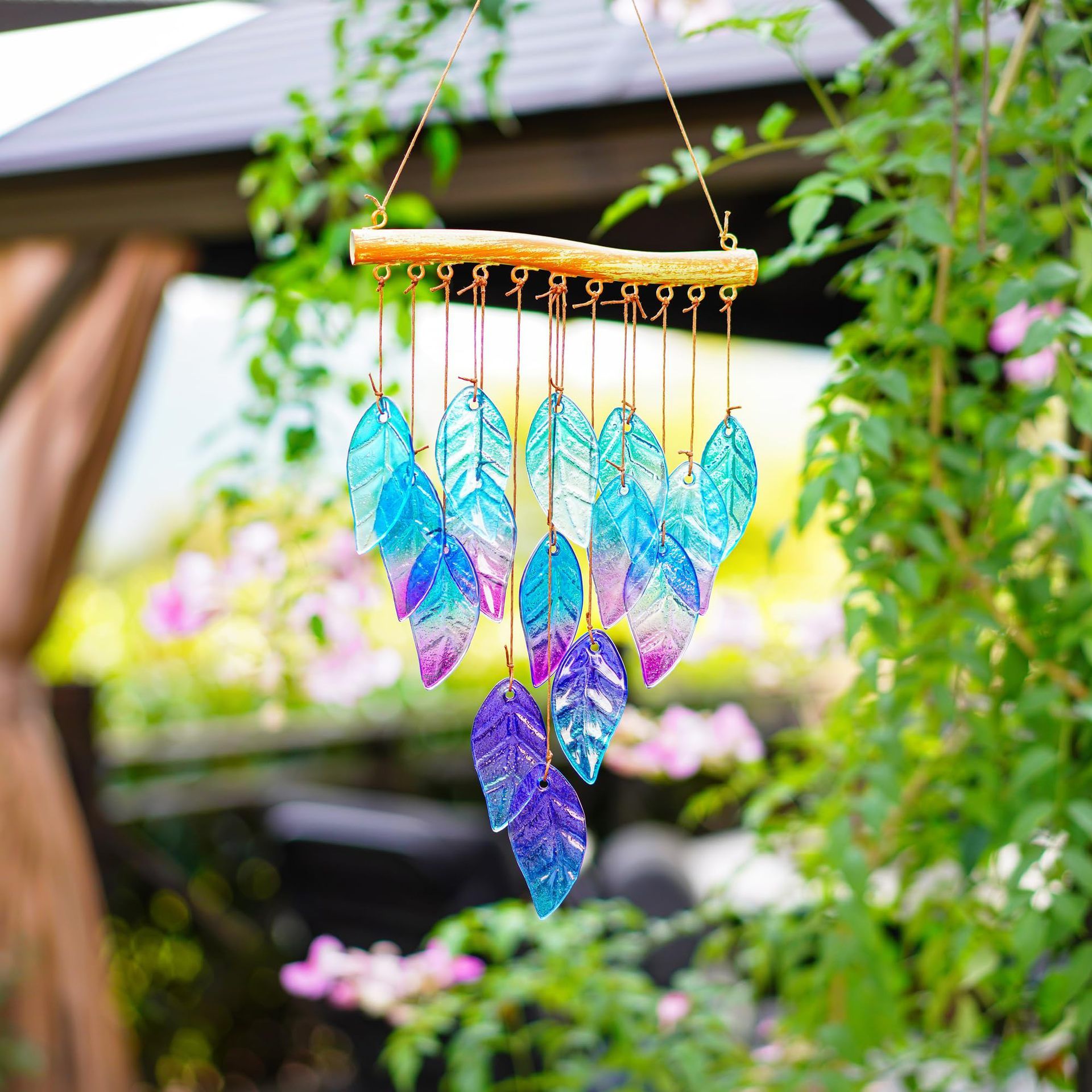 Outdoor wind chimes, colored glass leaf wind chimes, indoor and outdoor hanging decorations, garden wind chimes, windows, courtyard, backyard decorations