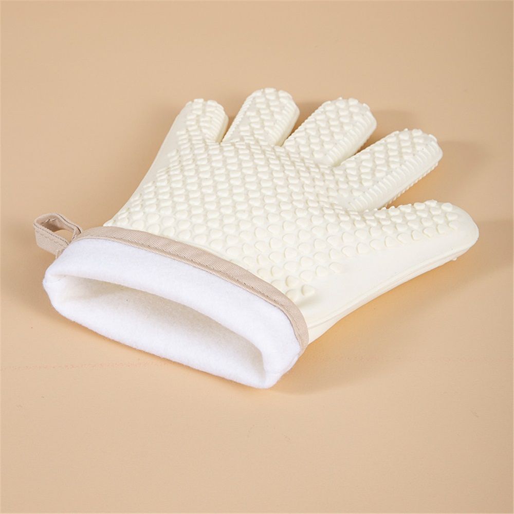 a pair of Silicone Oven Mitts Heat Resistant ,Waterproof & Non-Slip Oven Gloves with Fingers,Cotton Lined Silicone Oven Gloves Kitchen Mitts(beige)