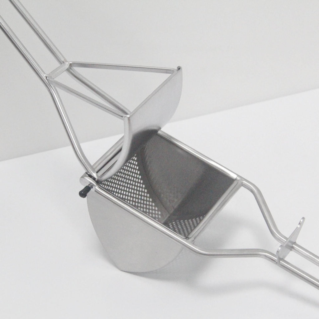 Stainless Steel Potato Press and Ricer to Puree All Root Vegetables Kitchen Essential Stainless Steel Potato Ricer for Gourmets Mashed Vegetables