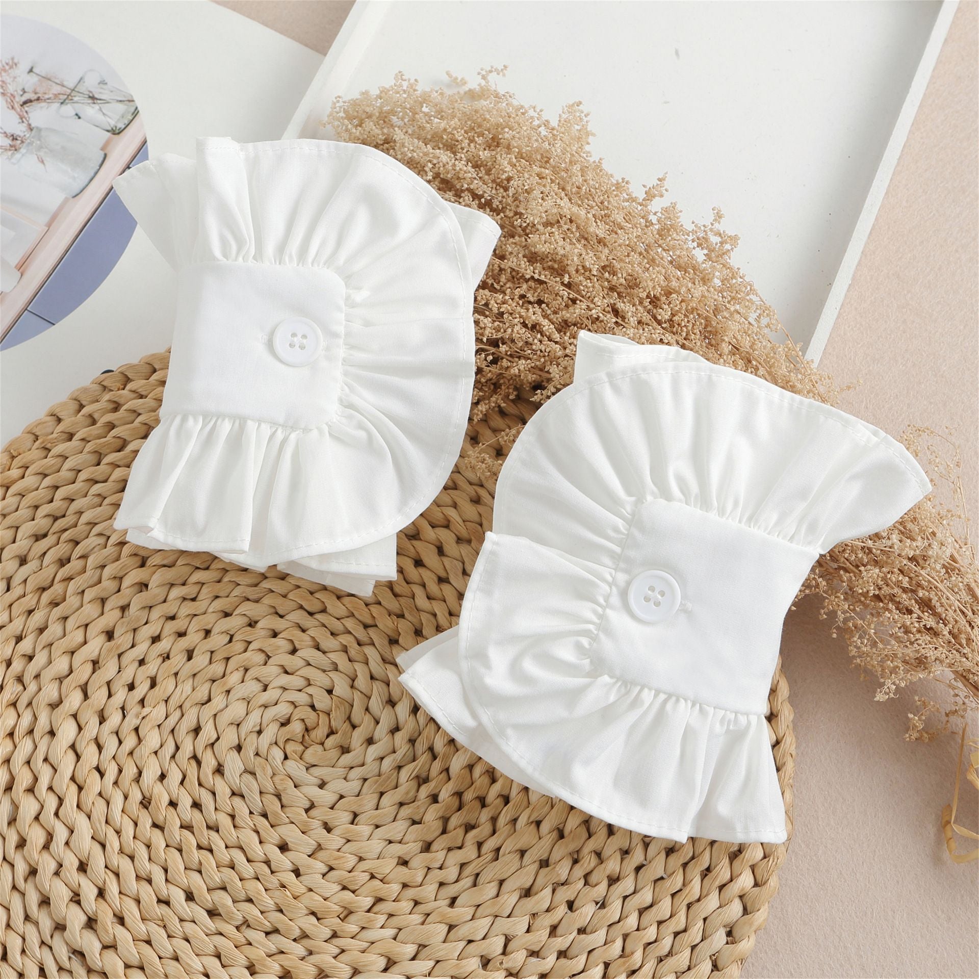 4pcs Flare Ruffle Sleeve Cuffs for Women Girls, Versatile Pleated Shirt Wrist Cuff Fake Colllar Sleeves Accessory（white）