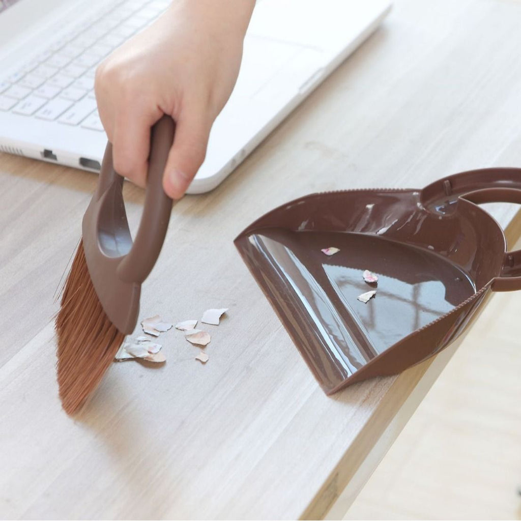 The  Mini Table Dustpan and Brush, Clean Crumbs and Dirt of Tablecloths, Desks and Dining Room Tables, Comfortable Handle,  Table Accessories (Coffee)