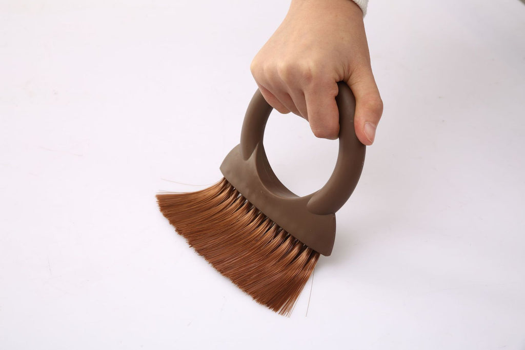 The  Mini Table Dustpan and Brush, Clean Crumbs and Dirt of Tablecloths, Desks and Dining Room Tables, Comfortable Handle,  Table Accessories (Coffee)