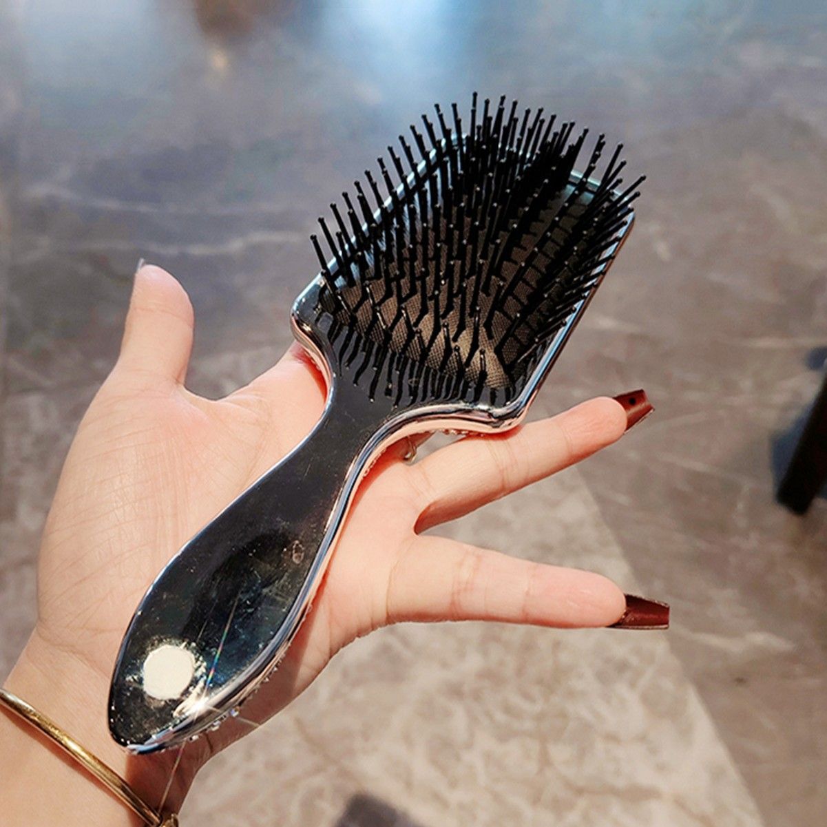 1-piece brush set for exfoliating, foaming, exfoliating, massaging, shiny, compact comb shaped air cushion comb, suitable for both wet and dry use by women (white)