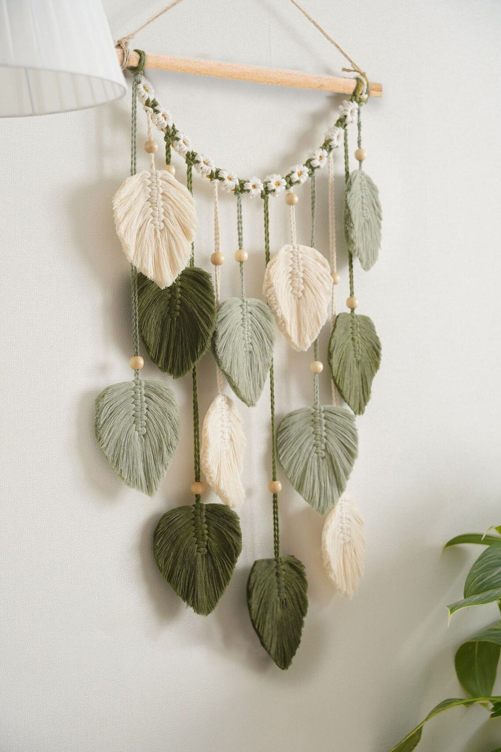 Wall Hanging - Hand Woven Boho Tapestry Sage Green Leaves Wall Decor, Rustic Tassels Yarn Hanging Ornament Decor for Bedroom Living Room Dorm（Green）