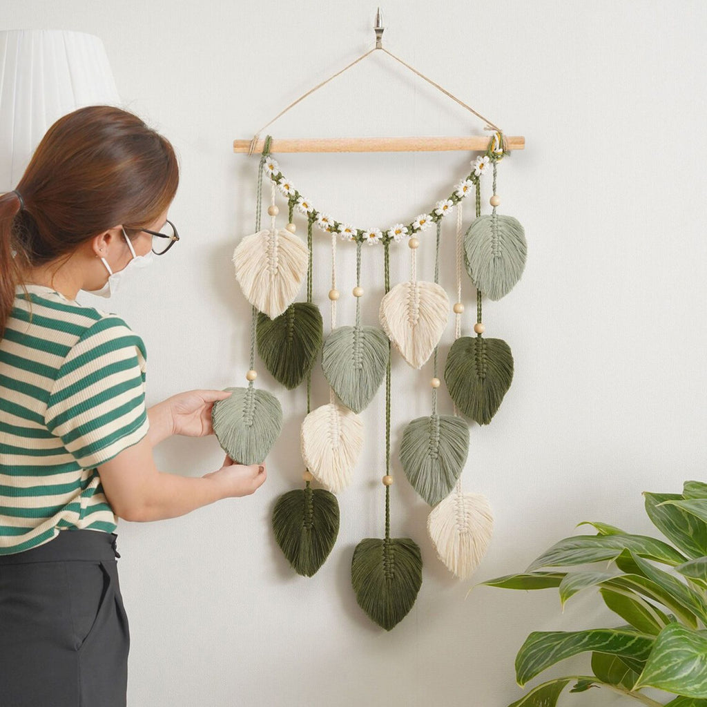 Wall Hanging - Hand Woven Boho Tapestry Sage Green Leaves Wall Decor, Rustic Tassels Yarn Hanging Ornament Decor for Bedroom Living Room Dorm（Green）