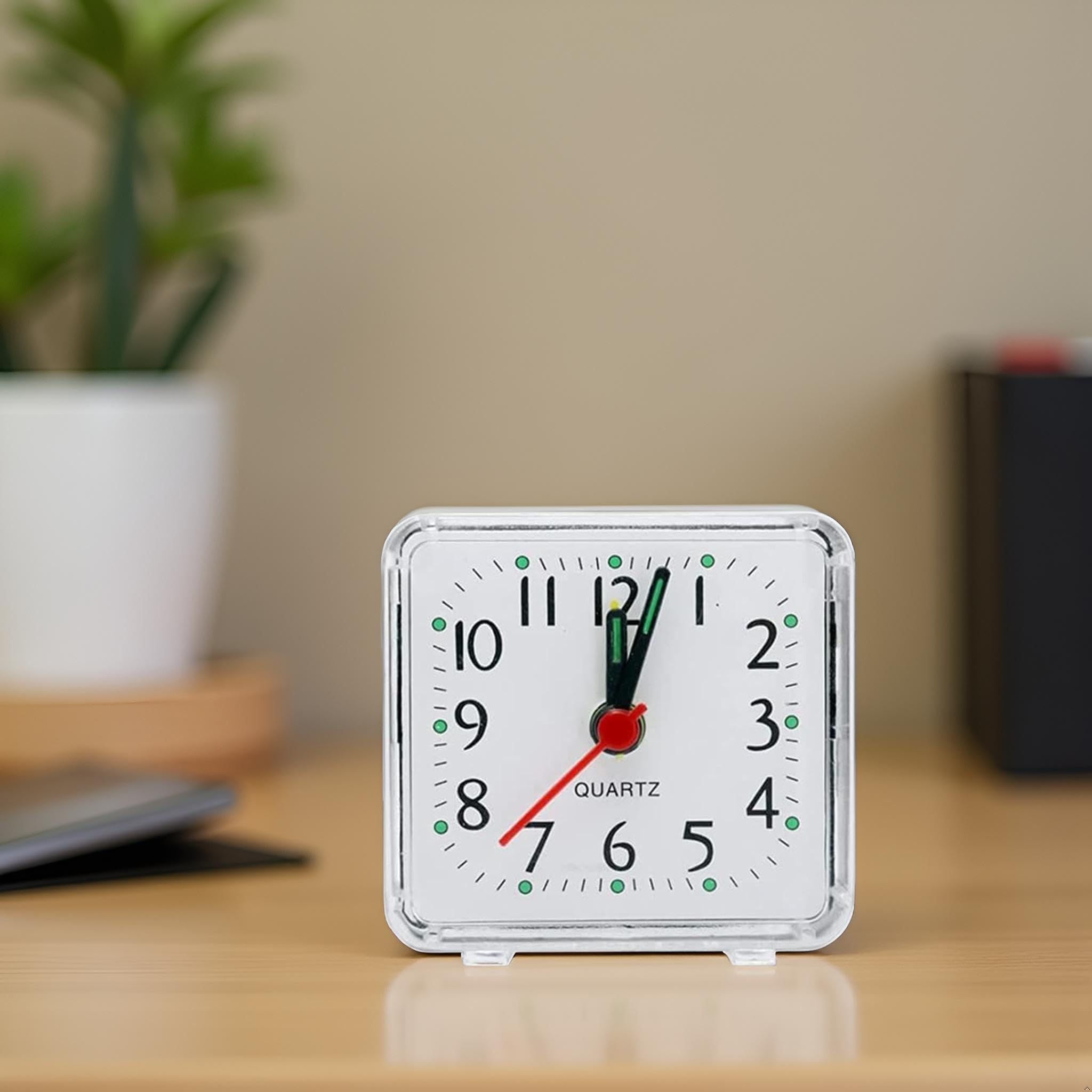 2 pack Analog Alarm Clock, White, Battery Powered, Large Dial, Good for Travel, Heavy Sleepers（Battery not included）