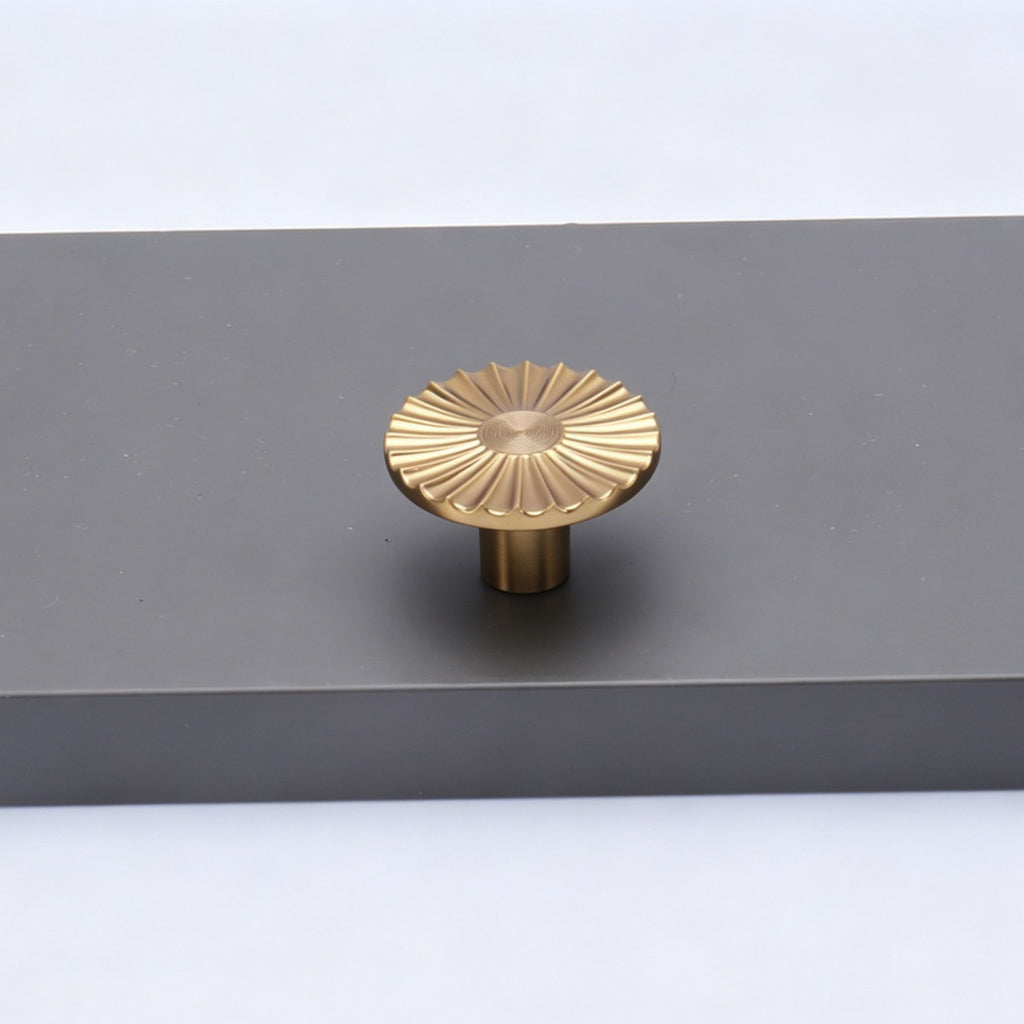 Radiating Daisy Fan Single Hole Knob 2pcs