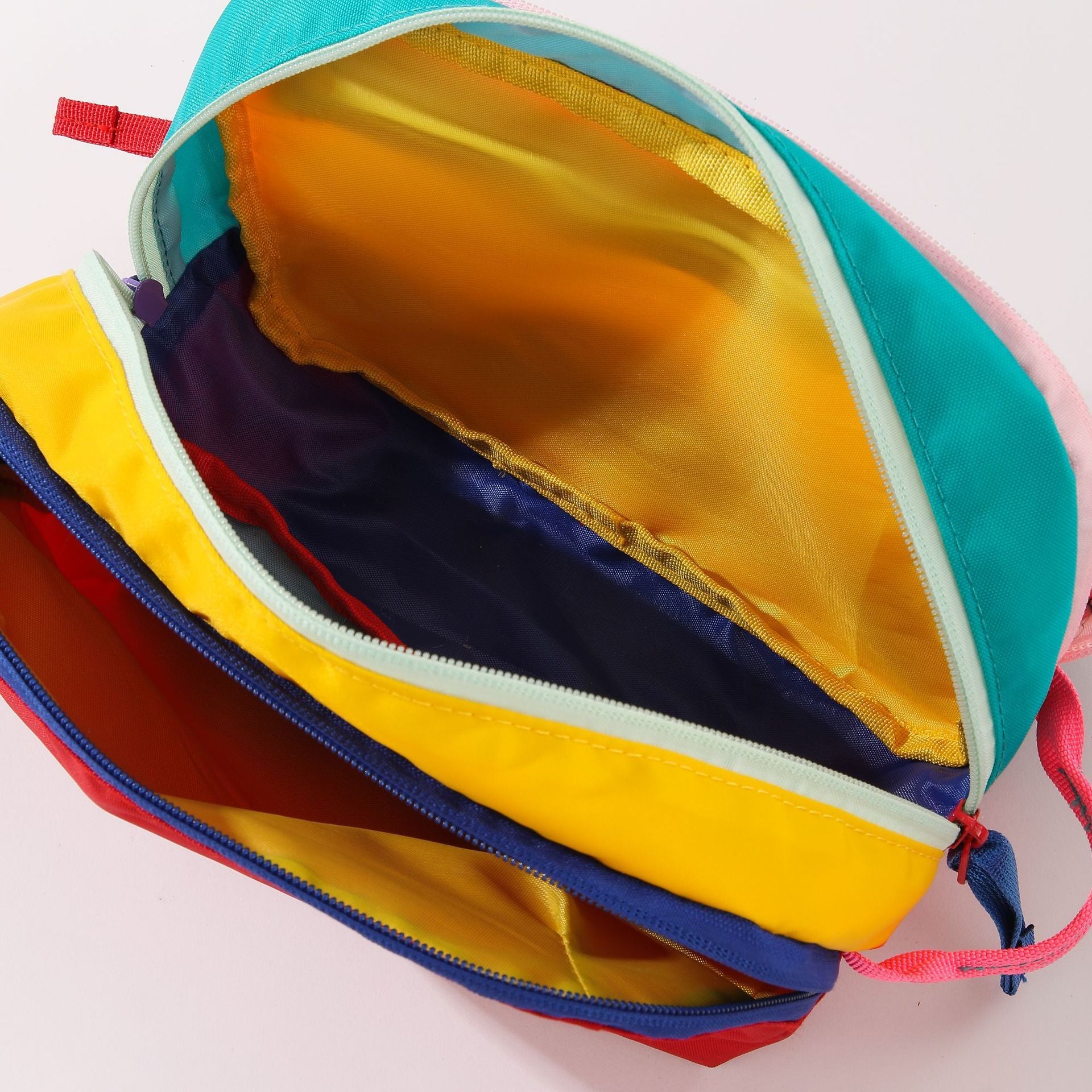 Dopamine Color-Blocking Cosmetic Bag, waterproof with large capacity, layered storage for skincare and makeup, easy opening and closing with drawstring zipper, essential sweet storage item for travel and commuting./(former) navy blue (later) scarlet