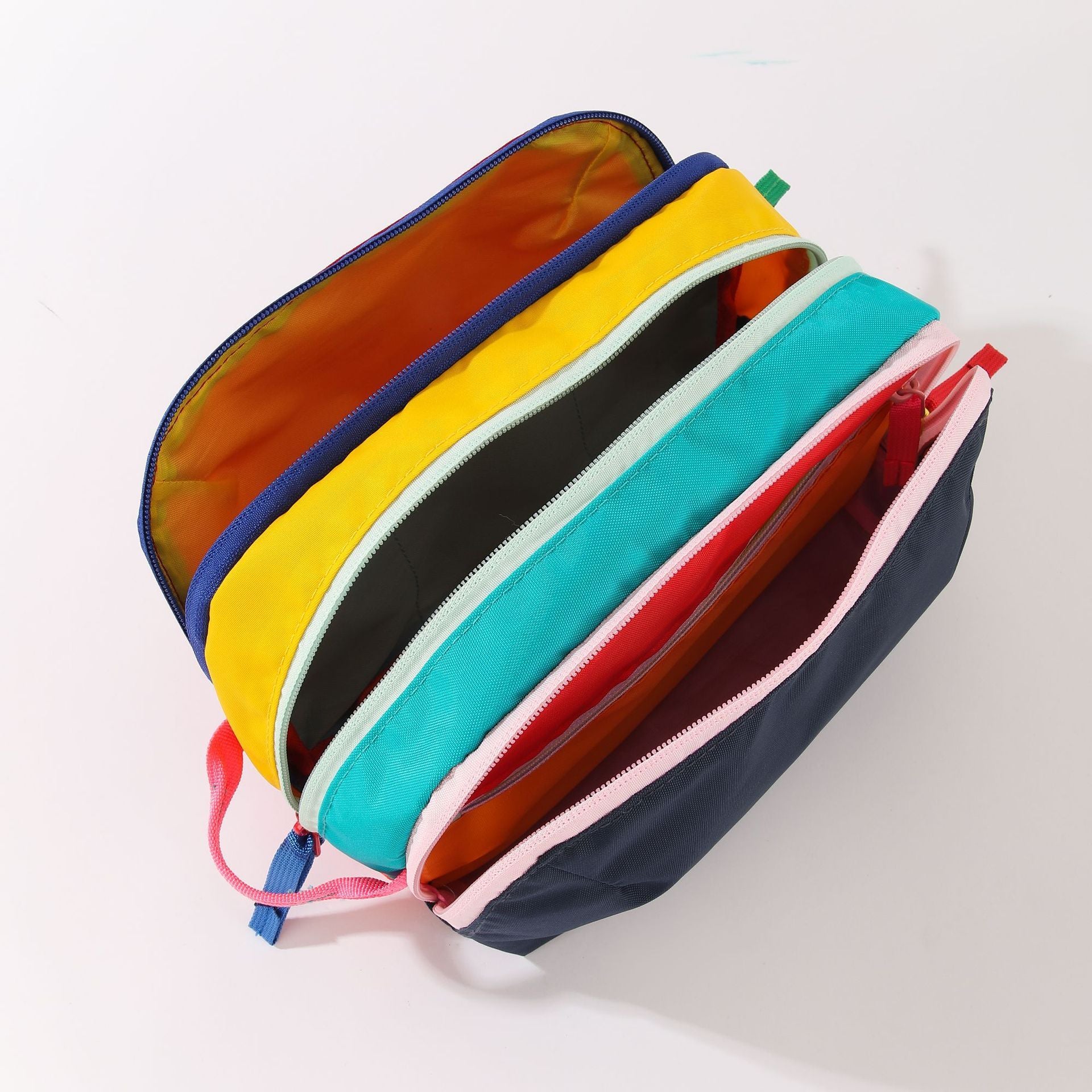 Dopamine Color-Blocking Cosmetic Bag, waterproof with large capacity, layered storage for skincare and makeup, easy opening and closing with drawstring zipper, essential sweet storage item for travel and commuting./(front) black (back) sky blue