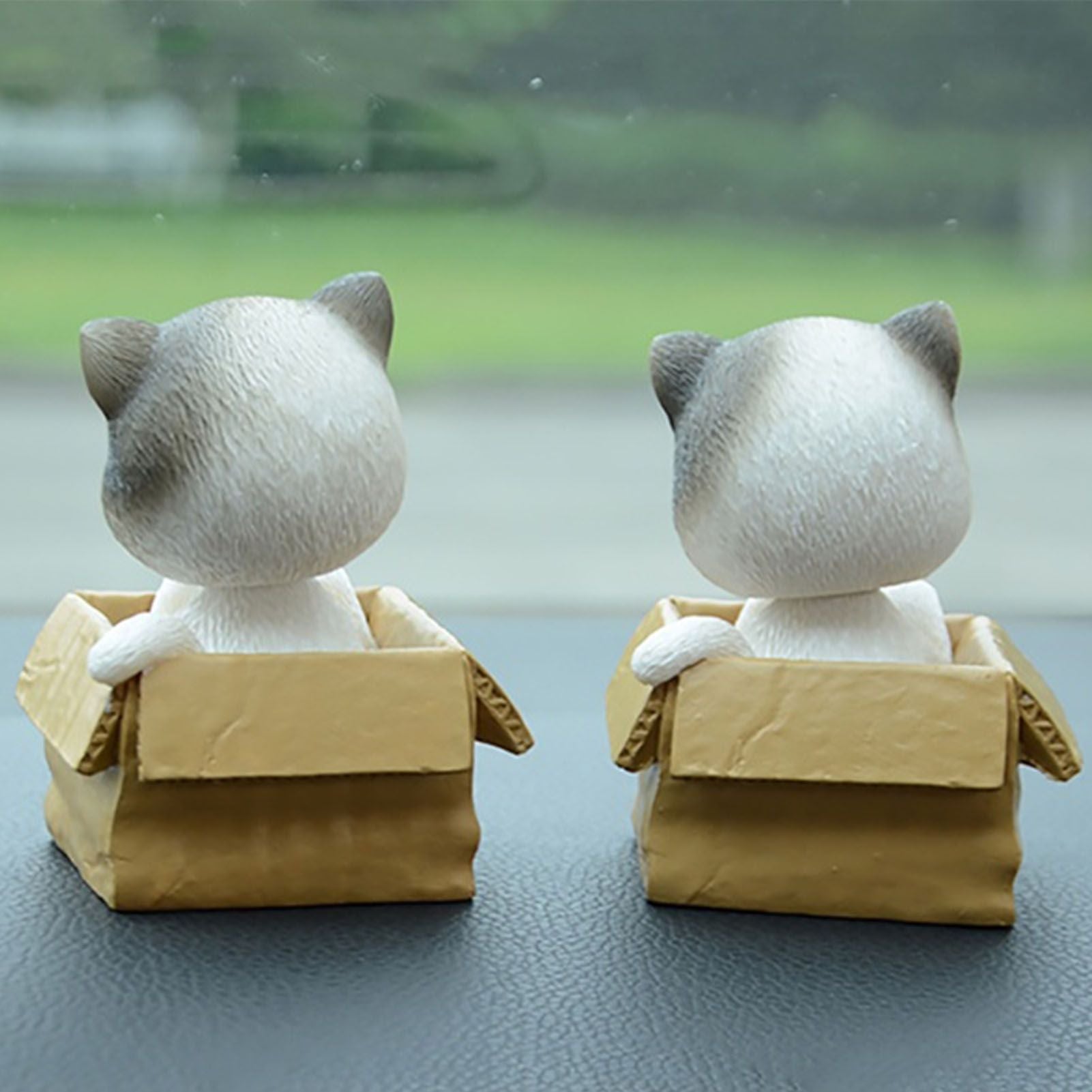 Car Dashboard Lucky Cat Decor Resin Shaking Head Cat Ornament Cute Cartoon Dancing Toy Figurines for Auto Interior Decoration