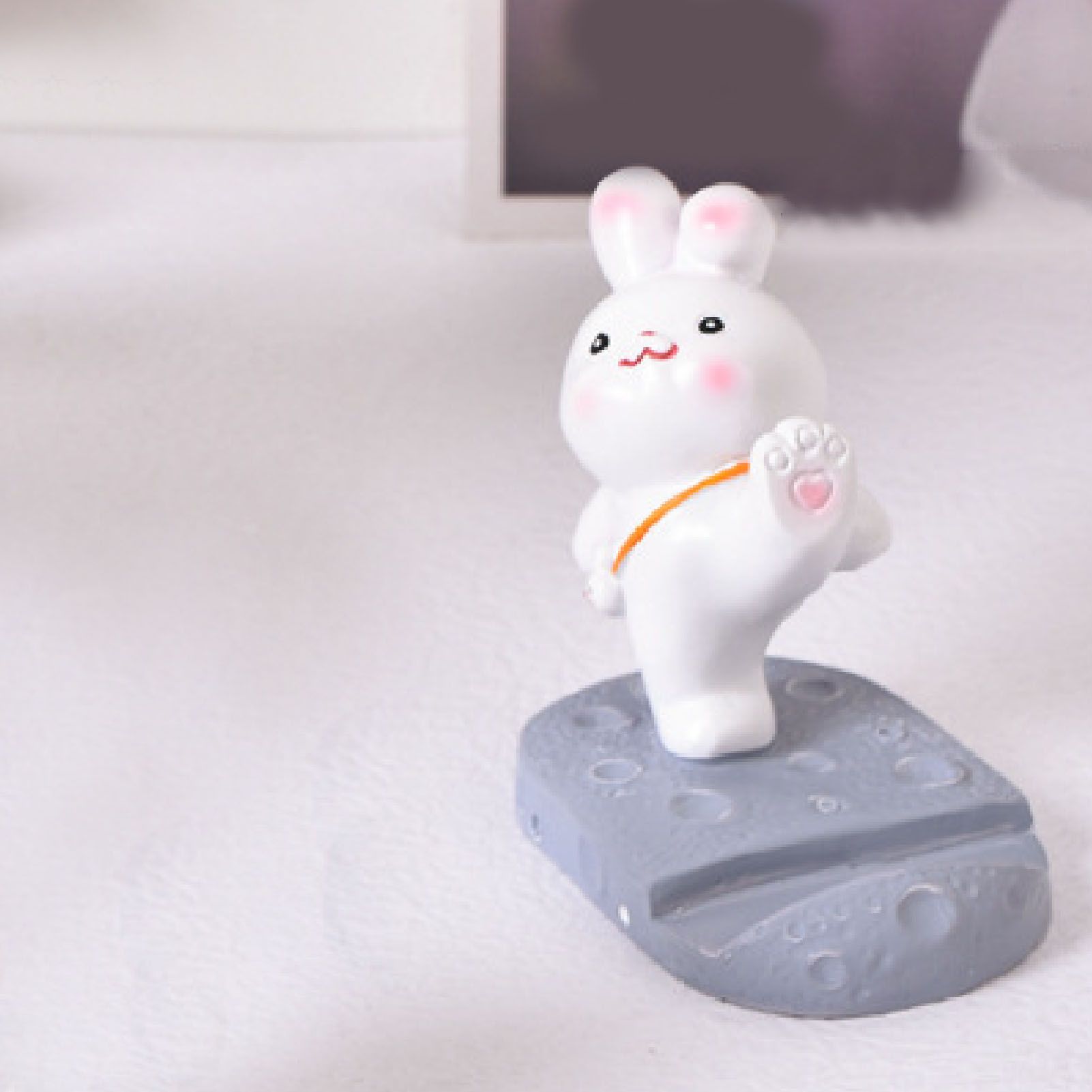 Cute Rabbit Cell Phone Stand Cartoon Resin Bunny Phone Holder Desk for Student Room Decoration Kicking