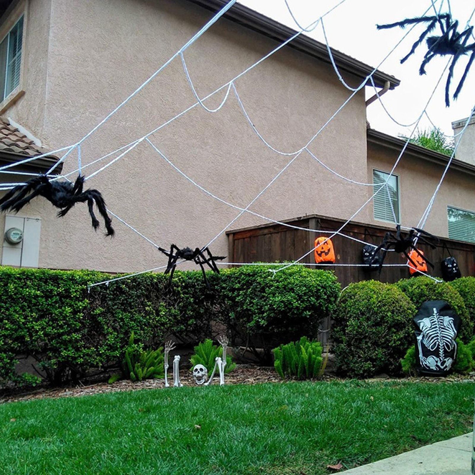 Giant Fake Spider Lifelike Halloween Posable Black Soft Hairy Fake Spiders Scary Decorations for Yard Home 200cm