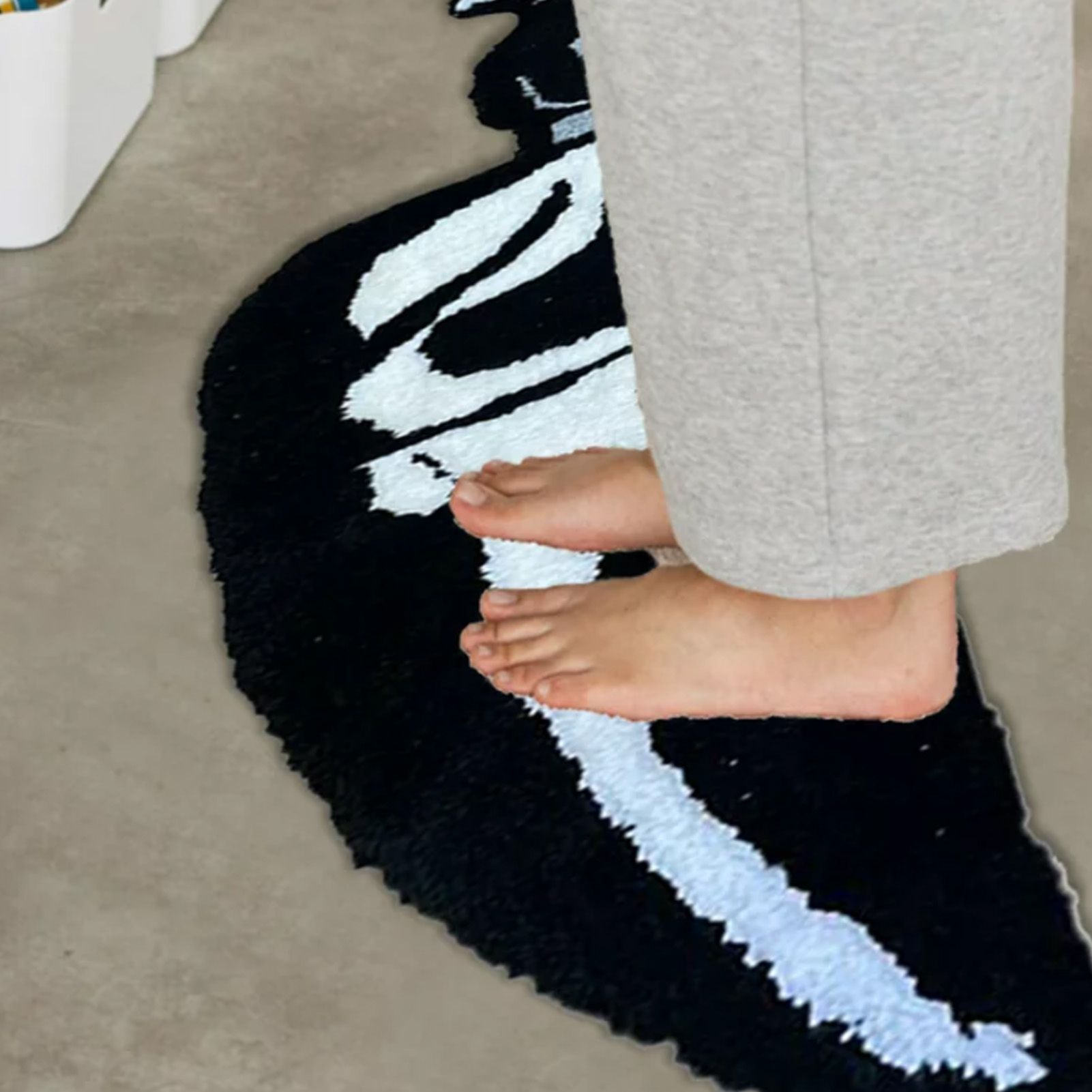 Skull Knife Carpet Horror Scary Scream Bedside Rug Wear Resistant Cashmere Home Welcome Decor 63.5CM