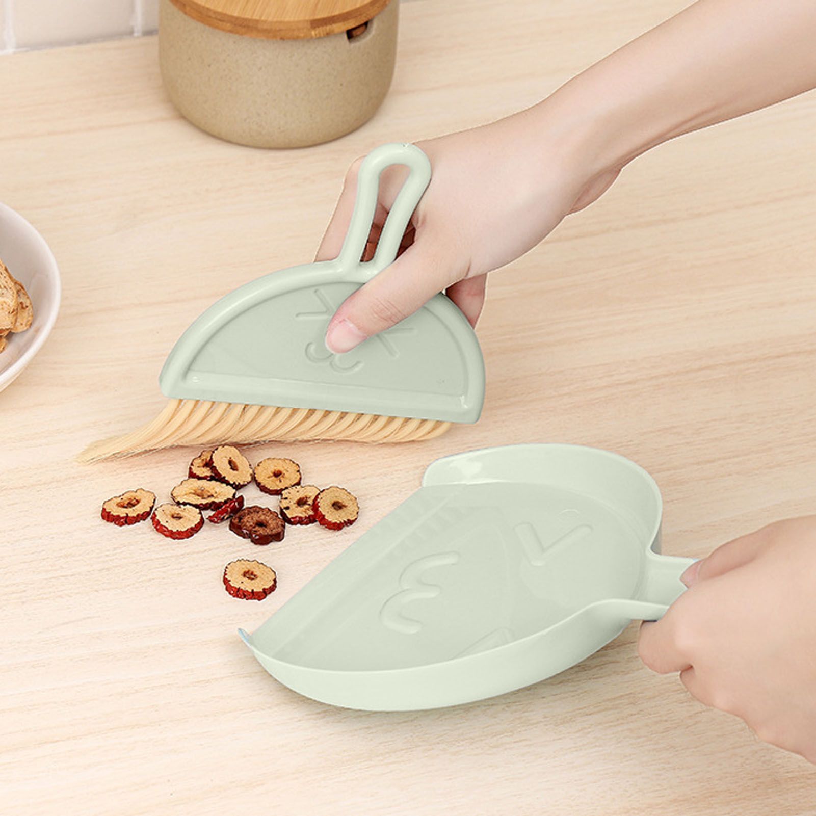 Mini Broom Dustpan Set Smile Face Plastic Handheld Efficient Cleaning Portable Tiny Brush Dustpan for Tabletop Office Green