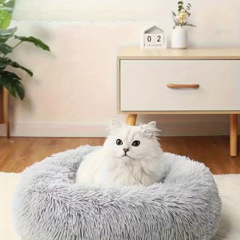 Plush Pet Nest Soft Donut Cat Bed – Cozy Round Couch for Cats and Small Dogs, Comfortable Sleeping Spot for Warmth and Deep Sleep, Suitable for Indoor Home Use (M, White)