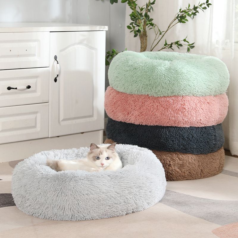 Plush Pet Nest Soft Donut Cat Bed – Cozy Round Couch for Cats and Small Dogs, Comfortable Sleeping Spot for Warmth and Deep Sleep, Suitable for Indoor Home Use (S, White)